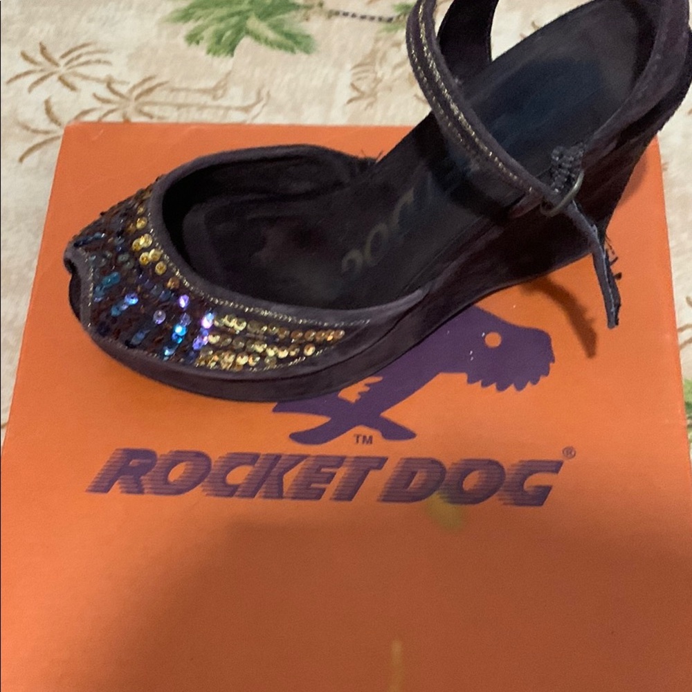 Rocket Dog Black and Gold Heels with Elegant Design